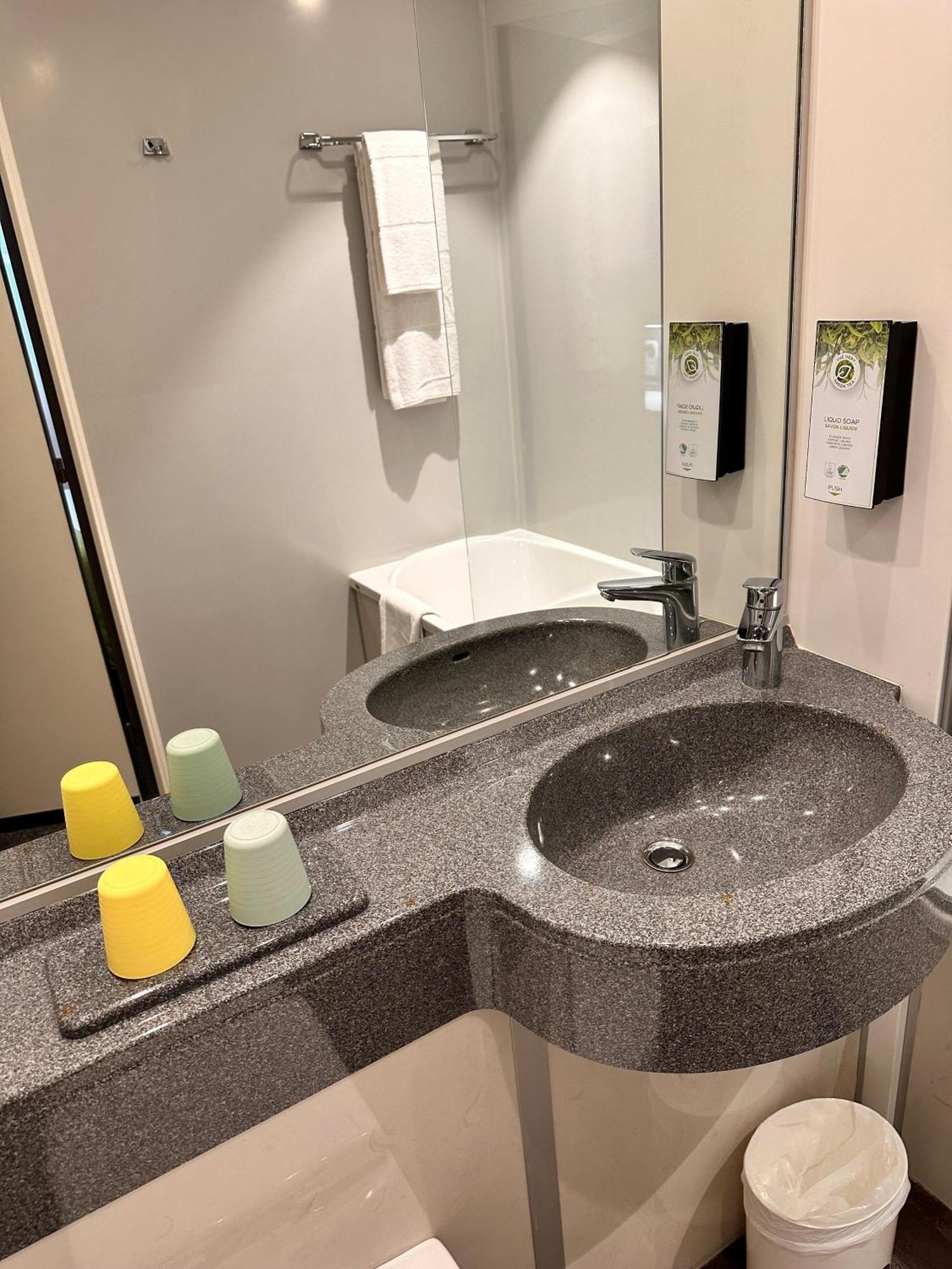Hotel Kyriad Rennes Centre Gare Exteriör bild